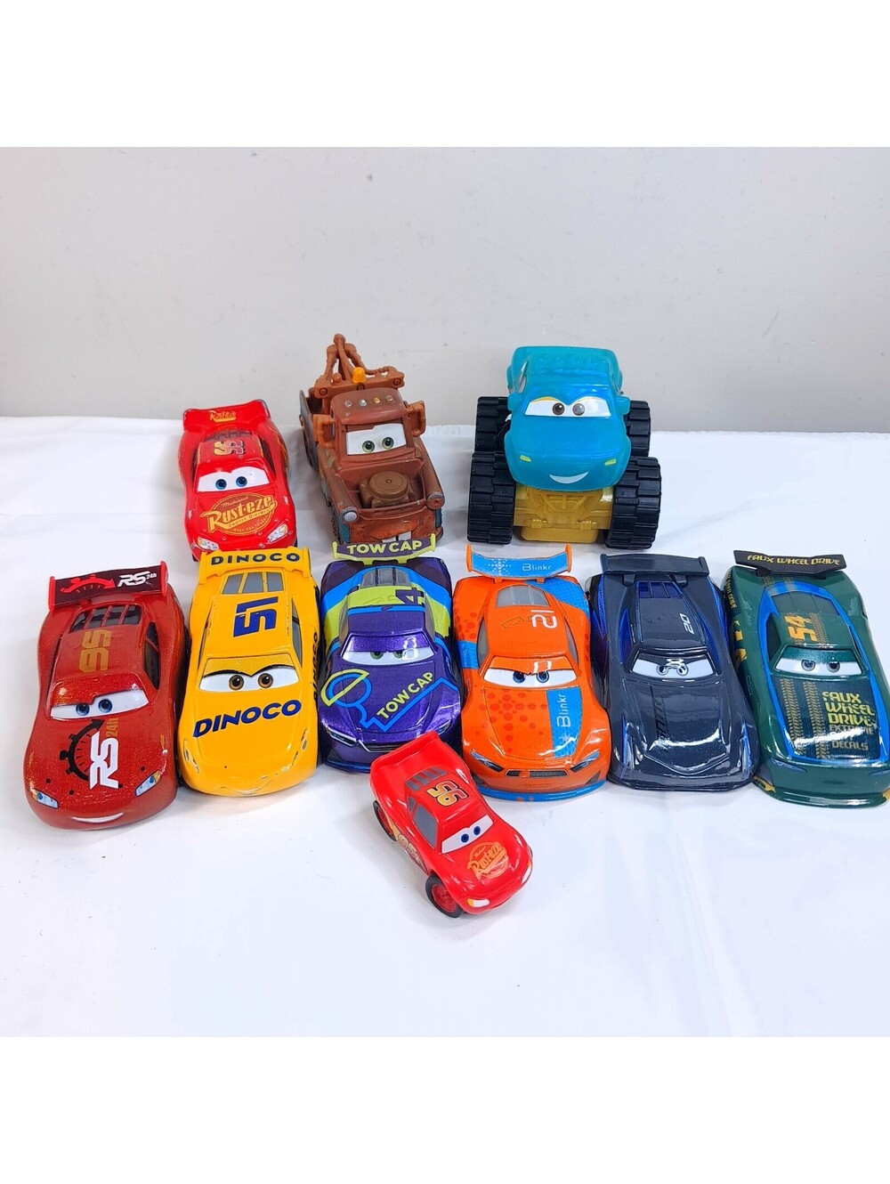 Disney Pixar Cars set 10 Endurance Race Tow Cap Ryan Laney Herb Curbler Mater